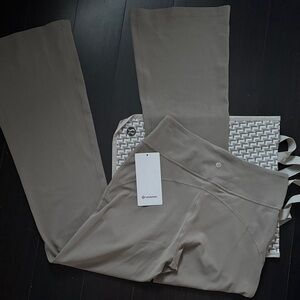 LULULEMON GROOVE HR FLARED PANT *REGULAR IN WARM ASH GRAY SZ 10 NWT